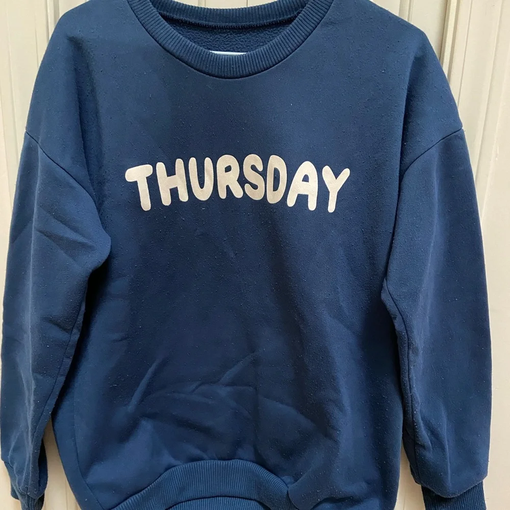 Cute Dark Blue ‘Thursday’ Sweatshirt! - Picture 1 of 1